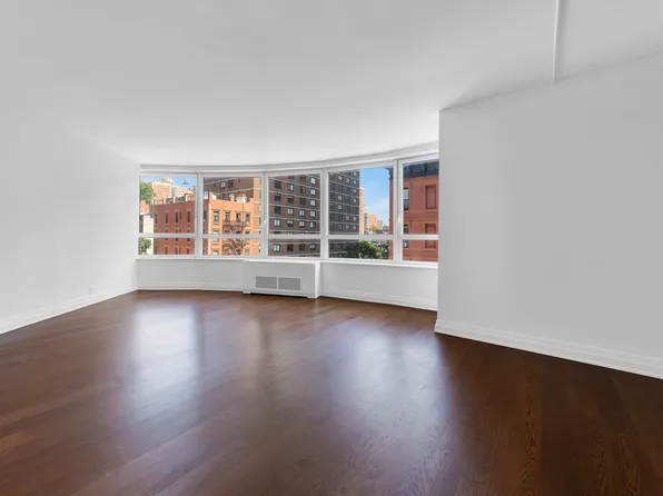 200 East 94th Street image 2 of 24