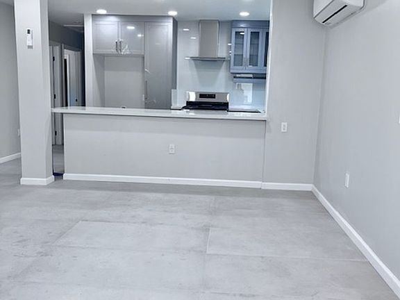 2nd image of 925-927 Avenue B927