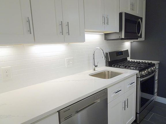 3rd image of 33 Pond Ave APT 1201