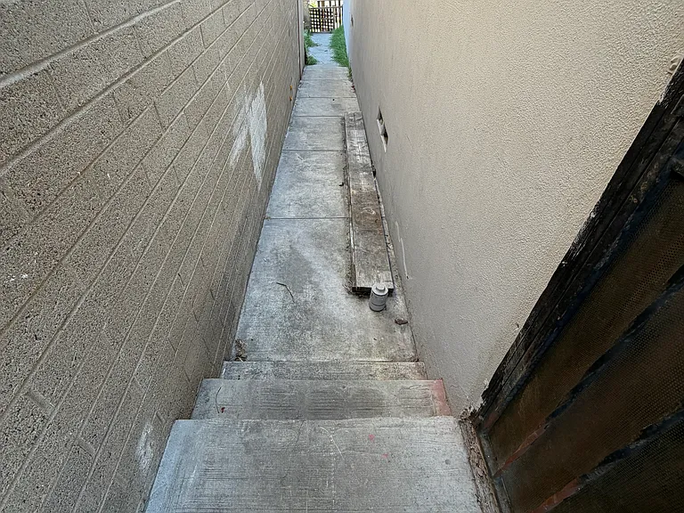 3609 Ocean View Blvd — Photo 8