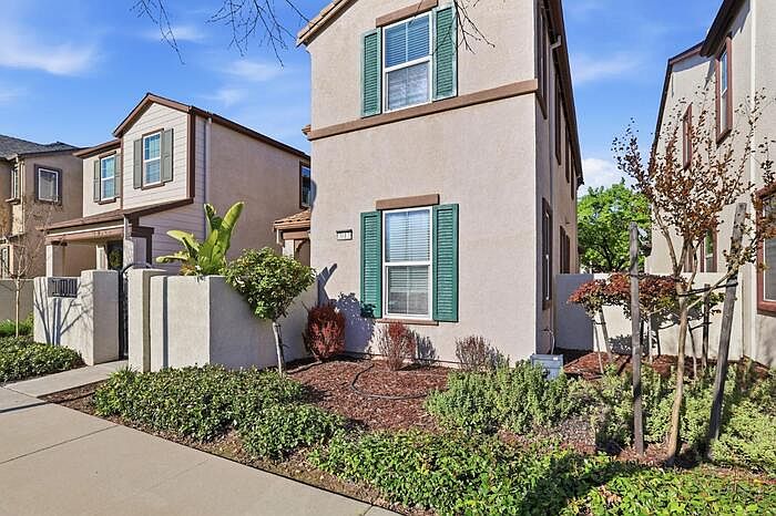 1st image of 3017 Village Park Dr