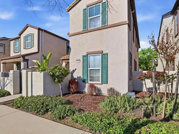 3017 Village Park Dr, Roseville, CA 95747