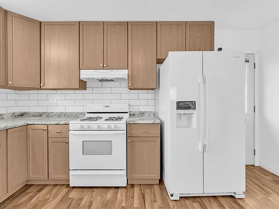 5th image of 1321 N Cedar Lake Rd