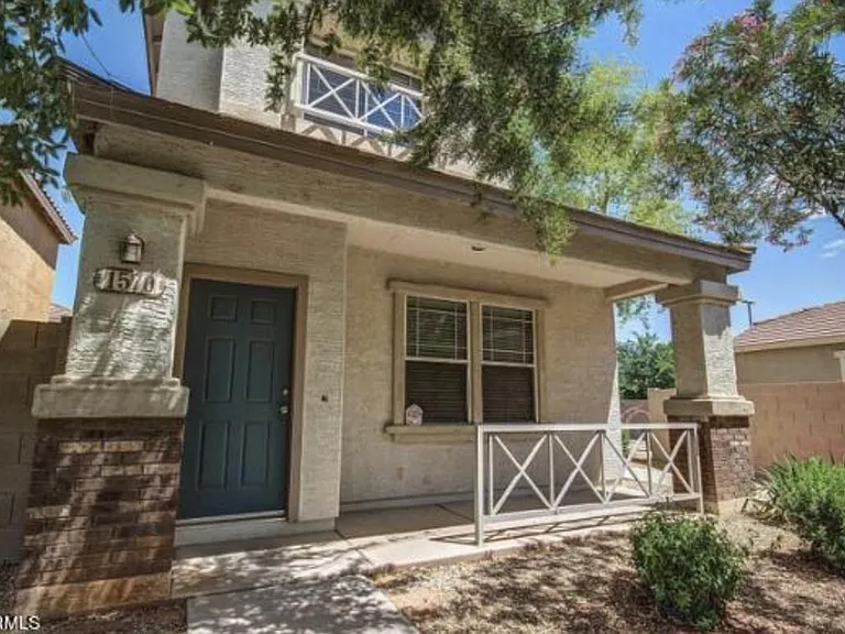 1570 S Owl Dr — Photo 2