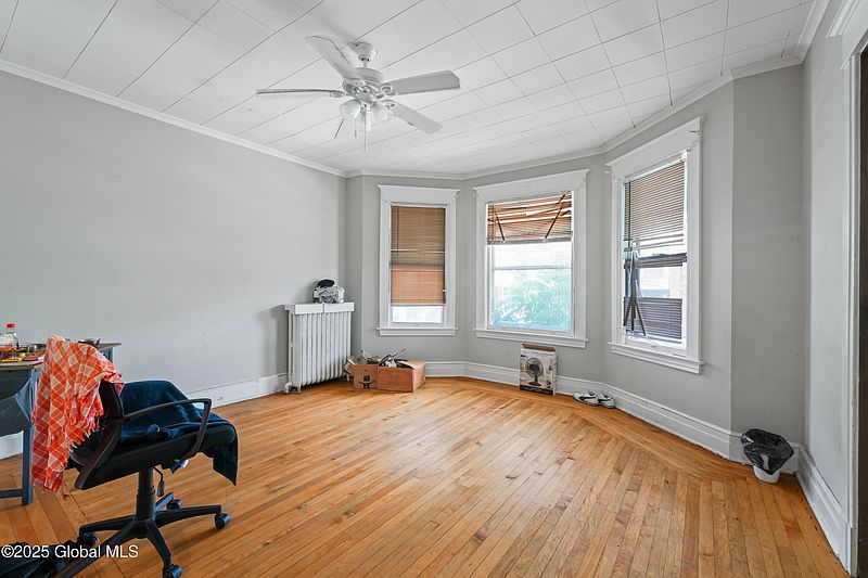 5th image of 424-426 Hudson Ave