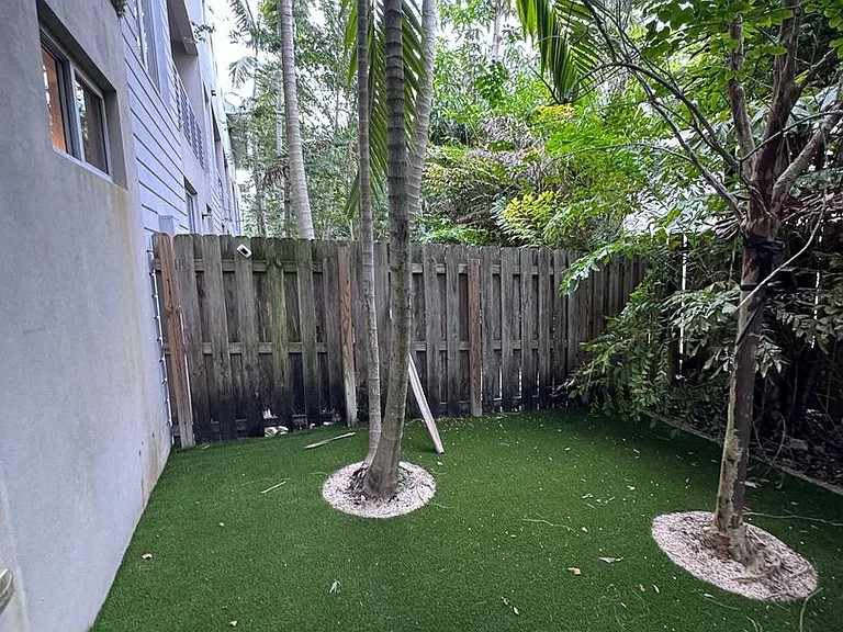 612 NE 12th Ave — Photo 17