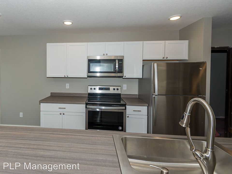 2nd image of 2832 20th Ave S #303