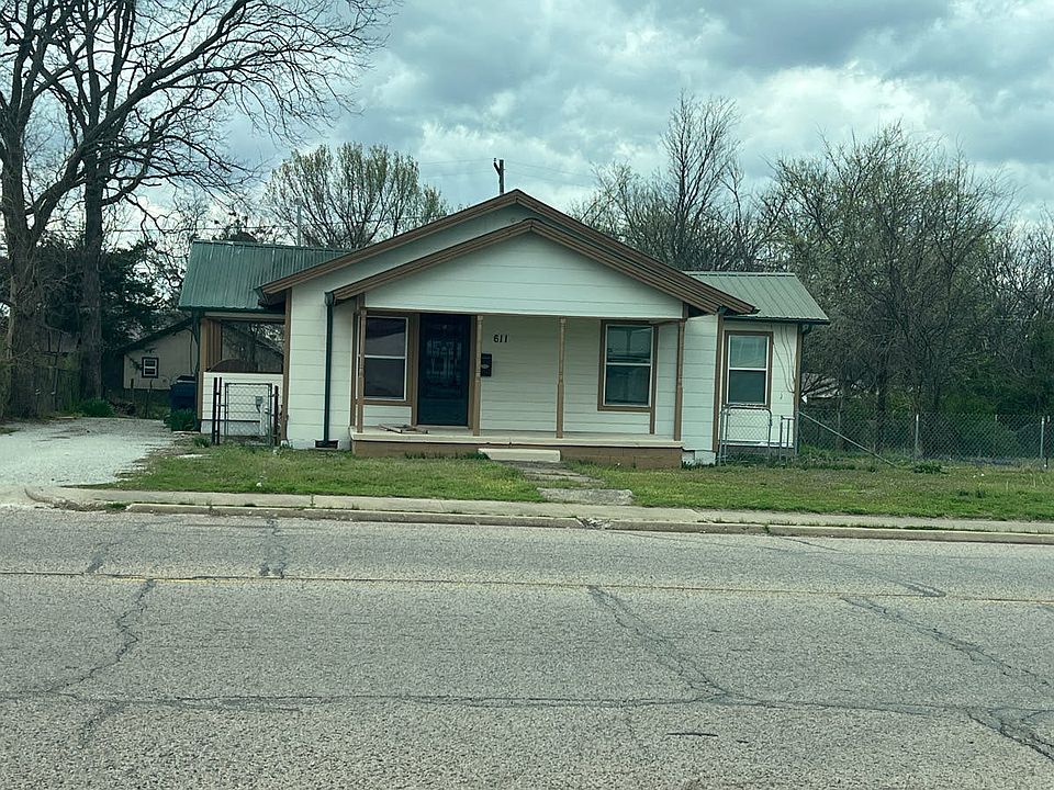 1st image of 611 W Strothers Ave