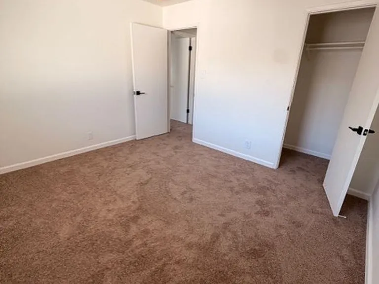 Dixon Townhouse — Photo 31