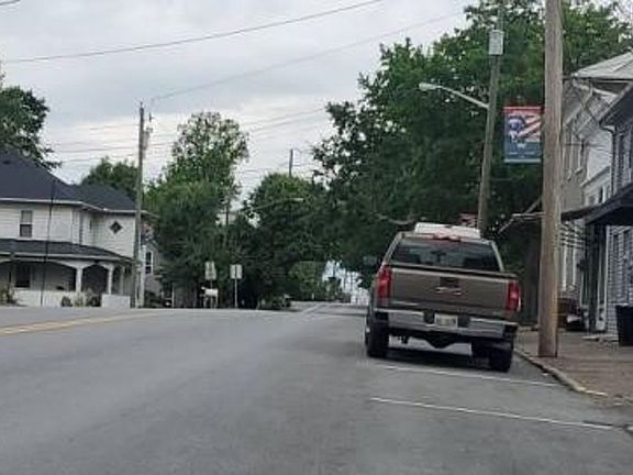 Exterior Neighborhood (street photo)