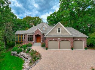 17 Pine Cone Rd, North Oaks, MN 55127