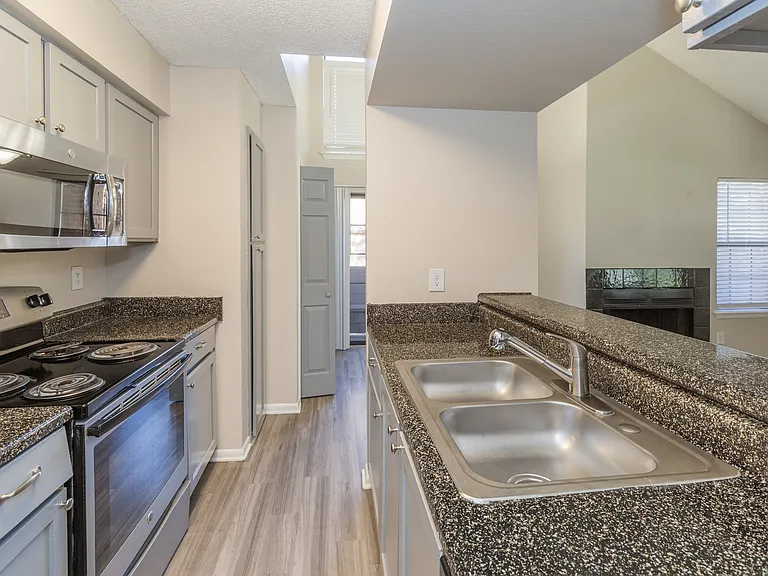 Winridge Apartments and Townhomes — Photo 19