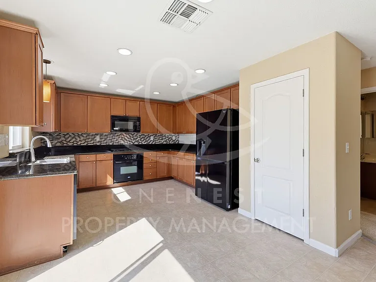 2708 Woodfield Way — Photo 13