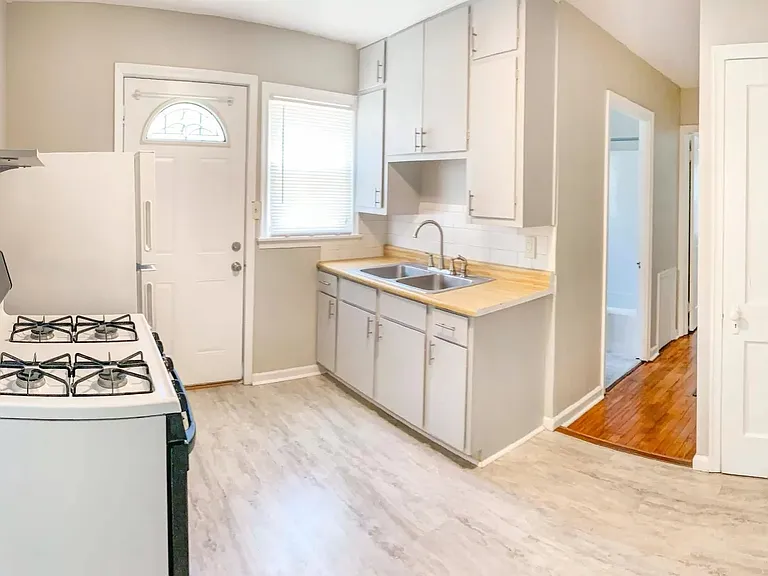 920 E Pleasant Run Parkway North Dr — Photo 3