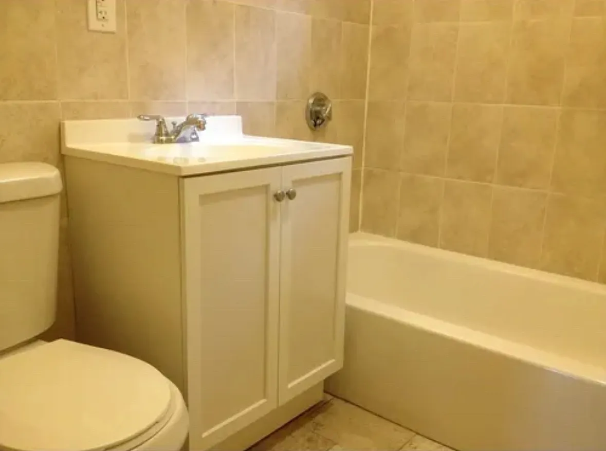 3 bed, 1.5 bath, 1200 sqft, $3,200 — Photo 3