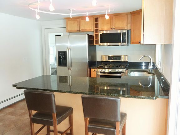 5th image of 6 Oakdale Ave
