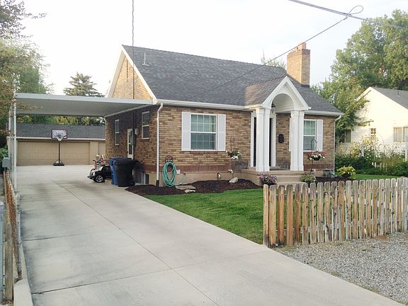 3rd image of 1555 E Woodland Ave