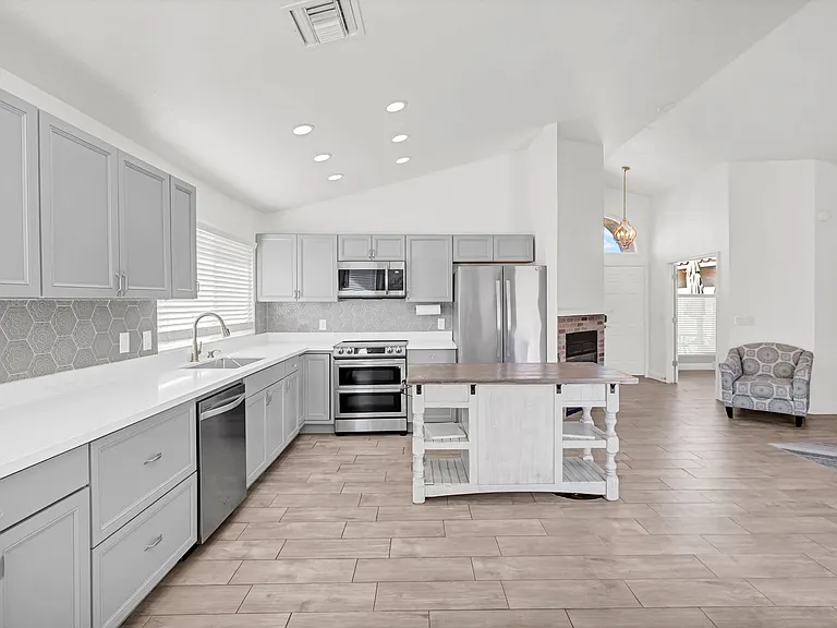 3945 E Salinas St — Photo 12