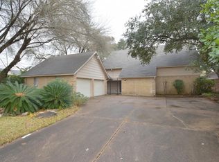 10703 Valley Hills Dr, Houston, TX 77071