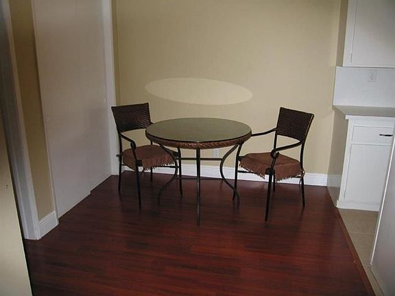 4th image of 408 SE 9th St APT 2