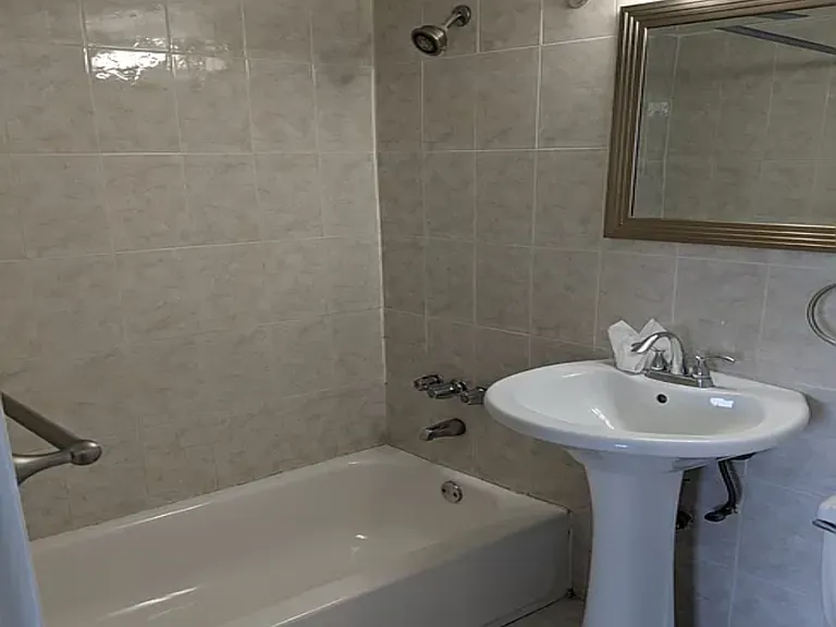 431 N Armistead St #402 — Photo 5