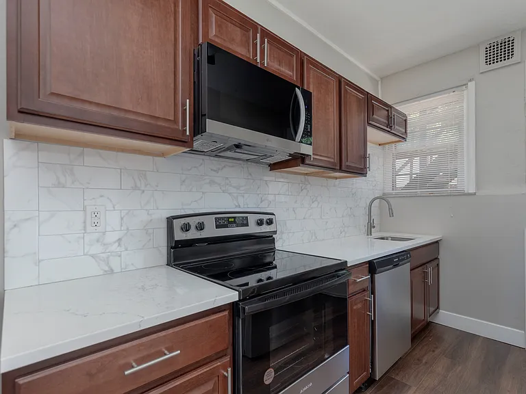 7234 Amherst Ave #1W — Photo 12
