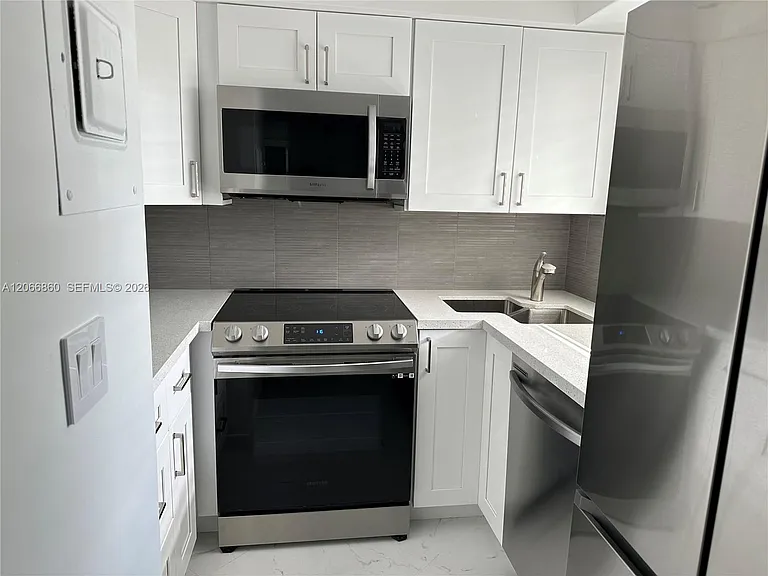 1333 E Hallandale Beach Blvd #423 — Photo 7