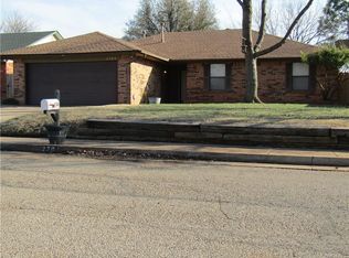 2704 Summerfield Dr, Edmond, OK 73013