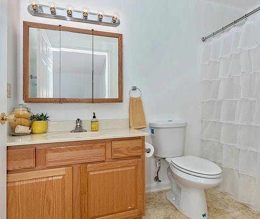3rd image of 1034 Lanvale St