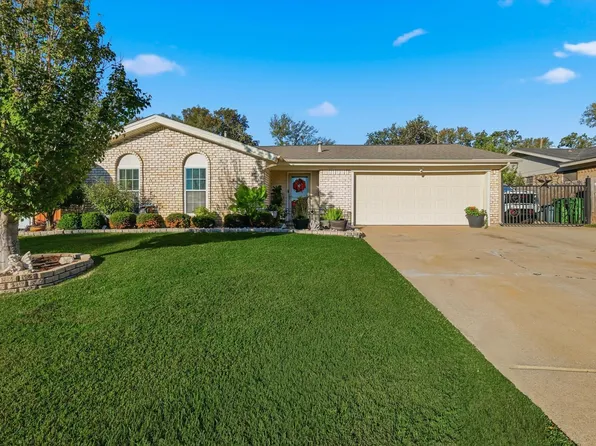 6971 Cox Ln, North Richland Hills, TX 76182