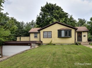 221 Hickory Dr, Crystal Lake, IL 60014