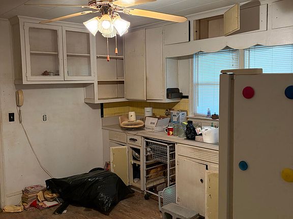 5th image of 1305 Erwin Rd