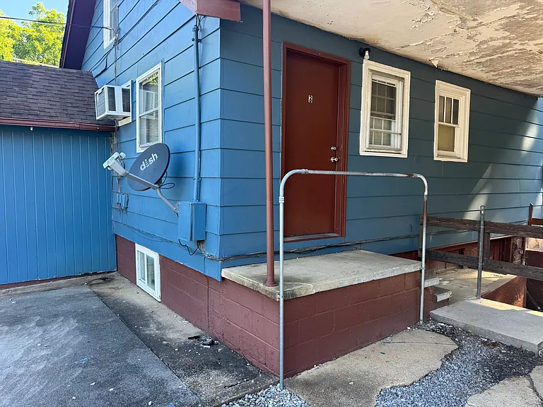 1105 Bloomingdale Pike — Photo 2