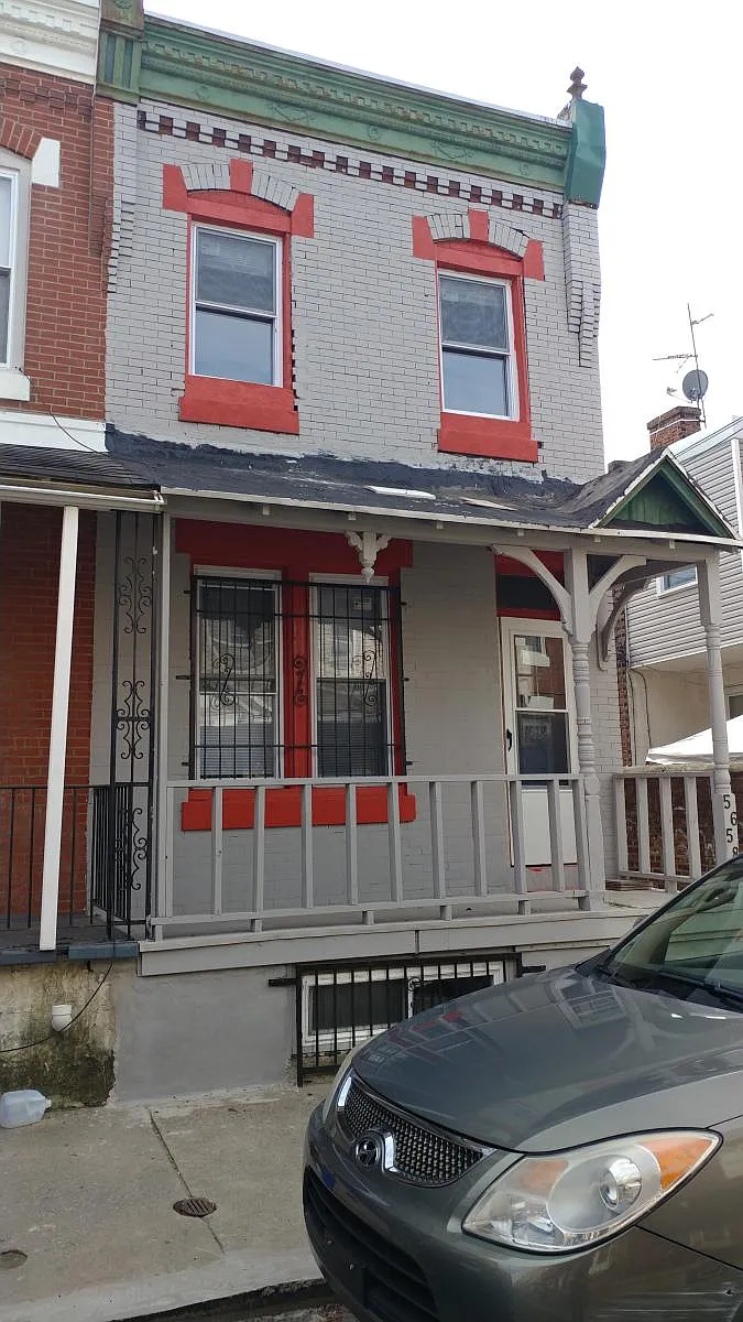 Front - 5658 Appletree St