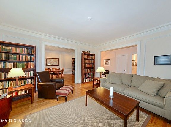 3rd image of 2919 N Pine Grove Ave APT 1