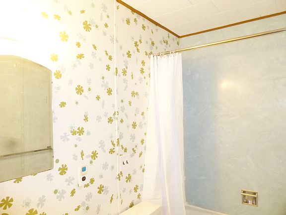 3rd image of 1419 W Main St #A