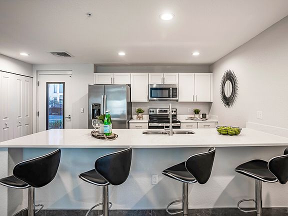 2nd image of 2413 N Tamiami Trl #111