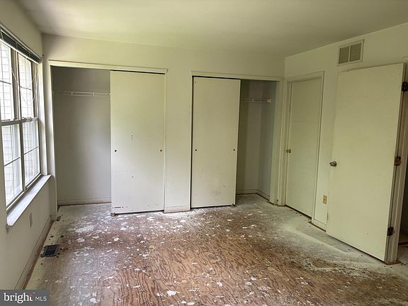 5th image of 8 Woodbrook Dr