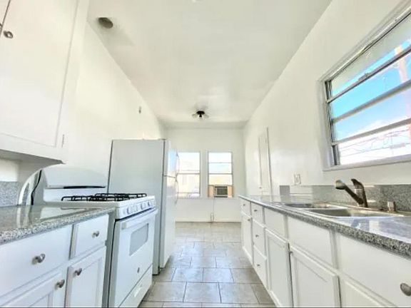 2nd image of 314 N Orange Grove Ave #111