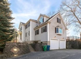 19 Algonquin Dr, Burlington, MA 01803