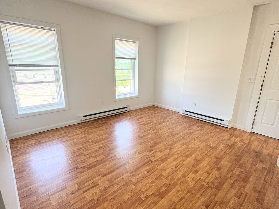 1st image of 28 Pearl St