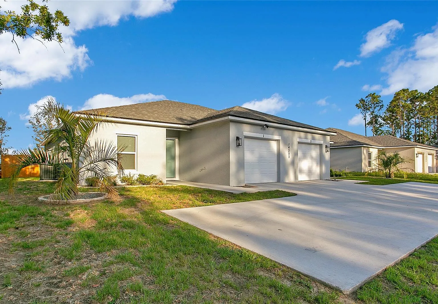 3 bed, 2.0 bath, 1215 sqft, $2,400 — Photo 2