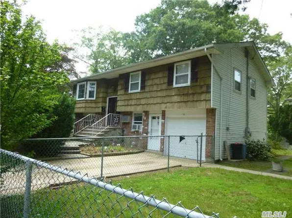 48 Washington Ave, Brentwood, NY 11717