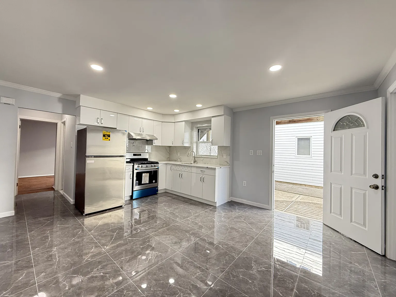 1 bed, 600 sqft, $1,700 — Photo 2