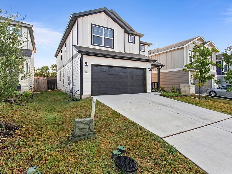 11831 Burnett Rnch — Photo 1