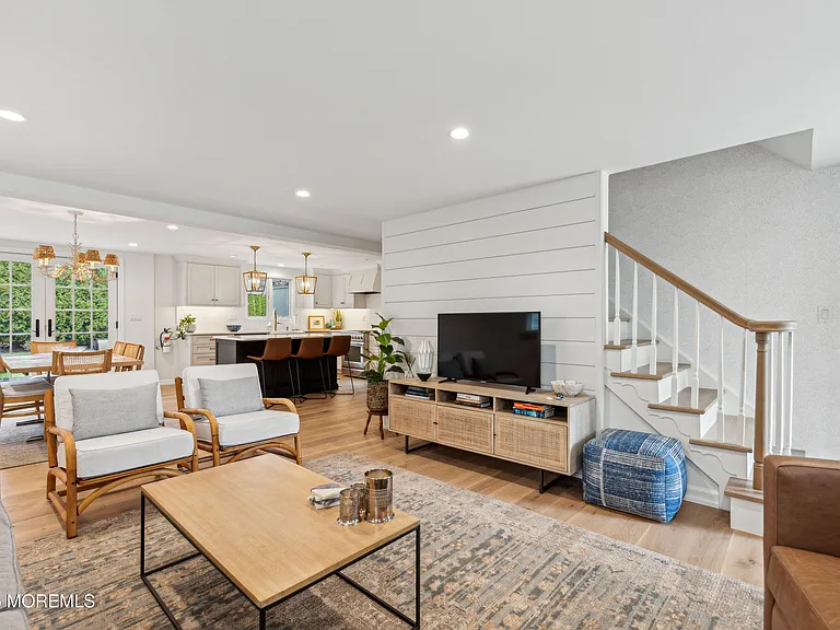 242 Osborne Ave — Photo 5