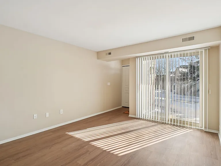 Harbour Village Apartments — Photo 13