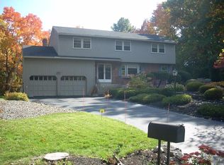 11 Garfield Ln E, Andover, MA 01810