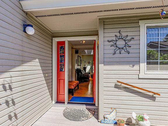 4th image of 2785 Diane St