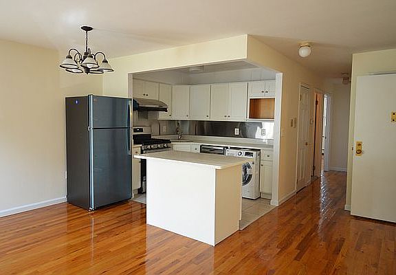 3rd image of 155 S Oxford St #2
